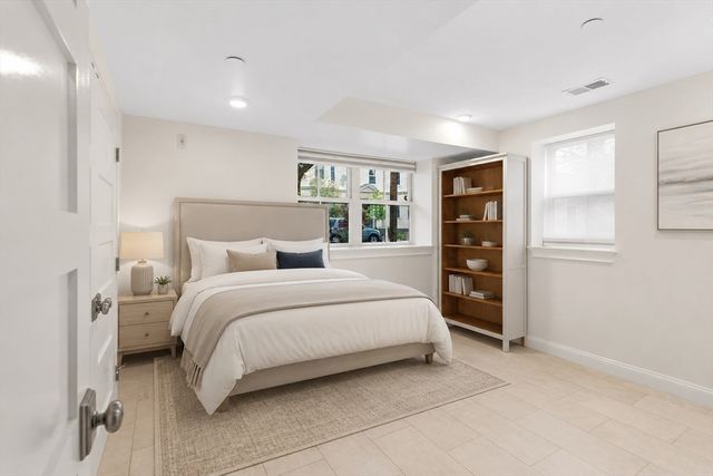 18 Tufts St 1, Cambridge, MA 02139