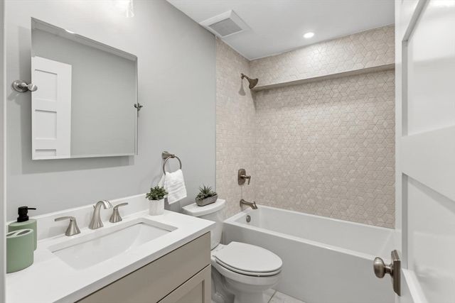 18 Tufts St 1, Cambridge, MA 02139