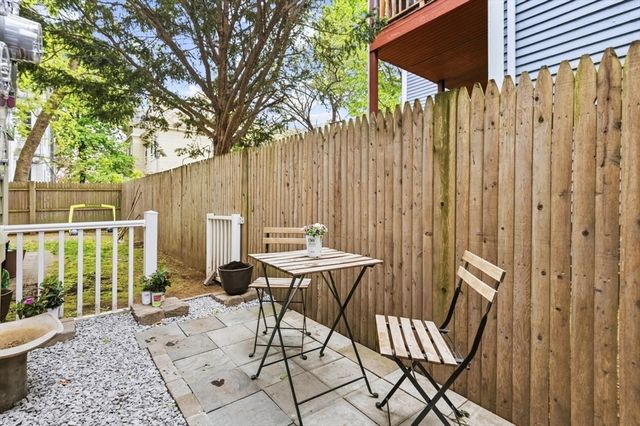 18 Tufts St 1, Cambridge, MA 02139