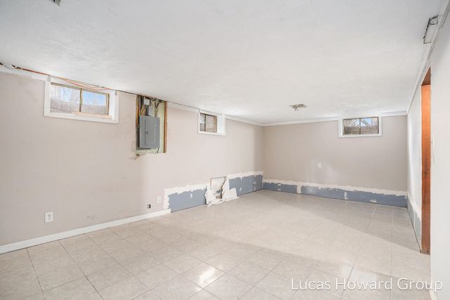 305 E Pine Street, Fremont, MI 49412