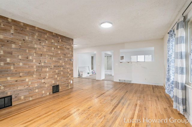 305 E Pine Street, Fremont, MI 49412