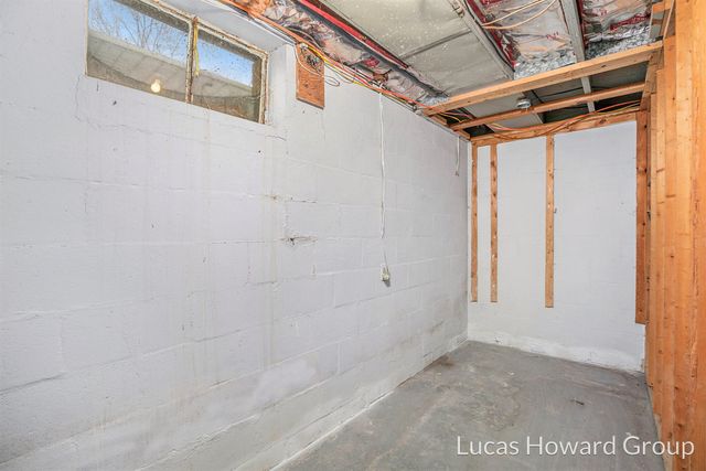 305 E Pine Street, Fremont, MI 49412