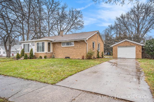 305 E Pine Street, Fremont, MI 49412