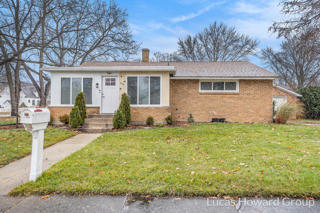 305 E Pine Street, Fremont, MI 49412