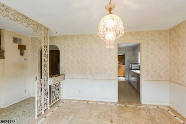 2100 Orchard Ter, Linden City, NJ 07036