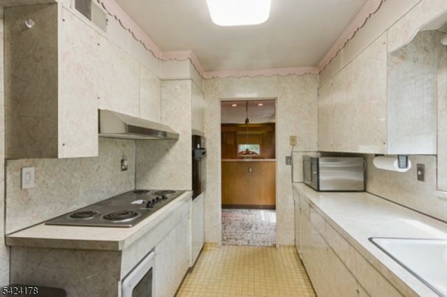 2100 Orchard Ter, Linden City, NJ 07036