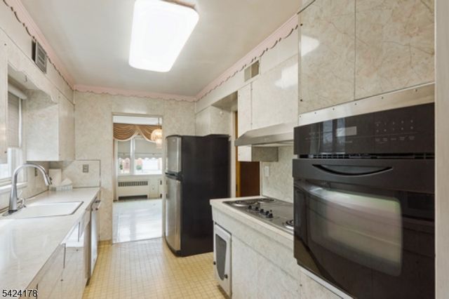 2100 Orchard Ter, Linden City, NJ 07036