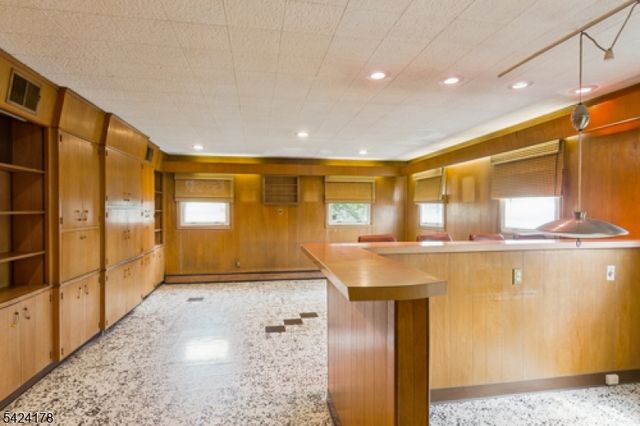 2100 Orchard Ter, Linden City, NJ 07036