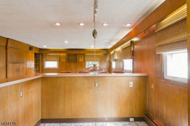 2100 Orchard Ter, Linden City, NJ 07036