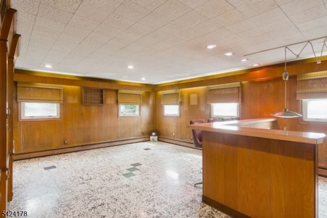 2100 Orchard Ter, Linden City, NJ 07036