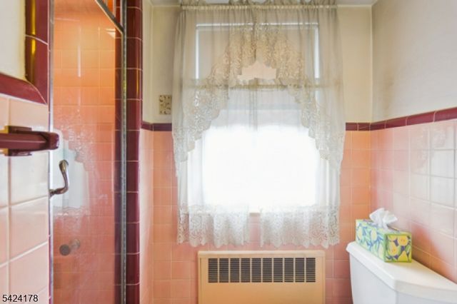 2100 Orchard Ter, Linden City, NJ 07036