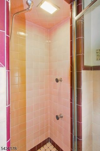 2100 Orchard Ter, Linden City, NJ 07036