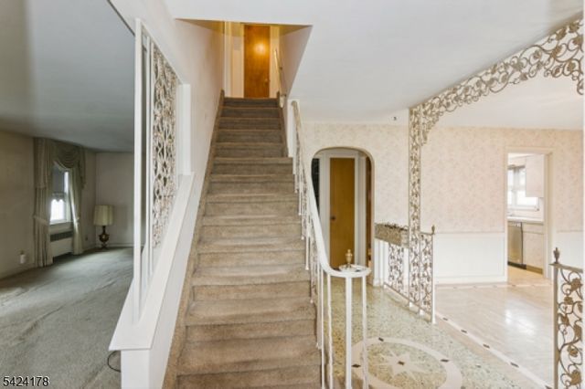 2100 Orchard Ter, Linden City, NJ 07036