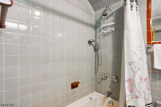 2100 Orchard Ter, Linden City, NJ 07036