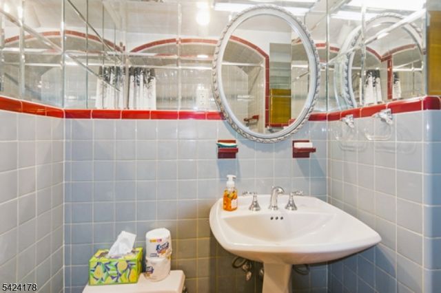 2100 Orchard Ter, Linden City, NJ 07036