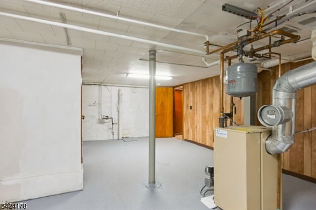 2100 Orchard Ter, Linden City, NJ 07036