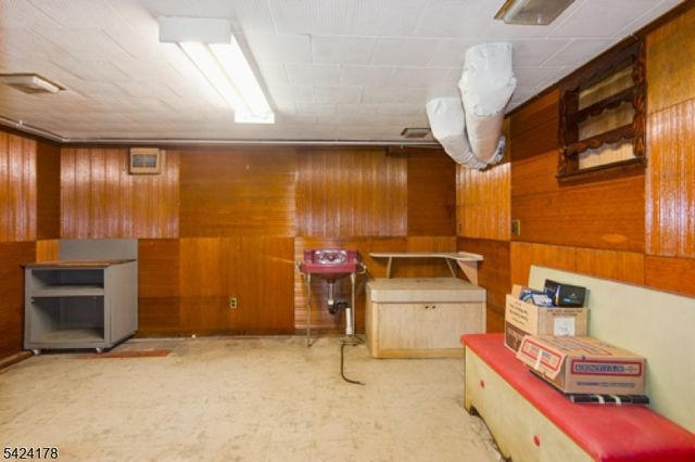 2100 Orchard Ter, Linden City, NJ 07036