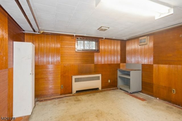 2100 Orchard Ter, Linden City, NJ 07036