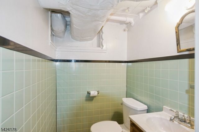 2100 Orchard Ter, Linden City, NJ 07036