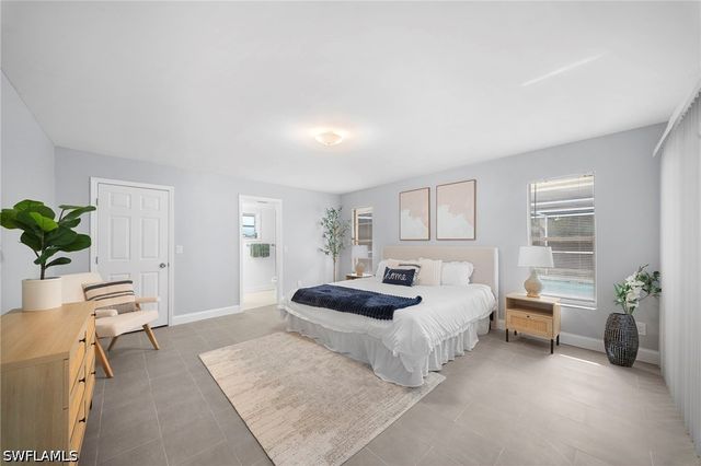 4688 Pembrooke LN, Bonita Springs, FL 34134