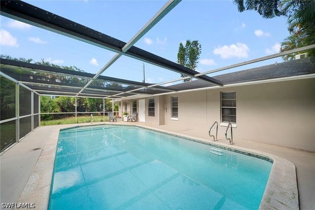4688 Pembrooke LN, Bonita Springs, FL 34134