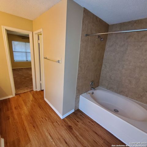 13071 Feather Ridge Dr, San Antonio, TX 78233