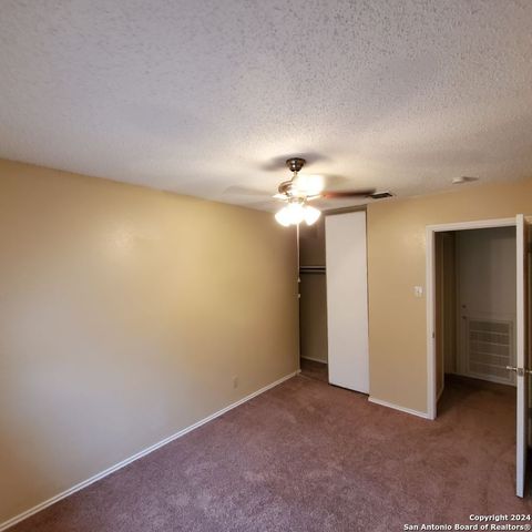 13071 Feather Ridge Dr, San Antonio, TX 78233