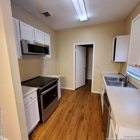 13071 Feather Ridge Dr, San Antonio, TX 78233