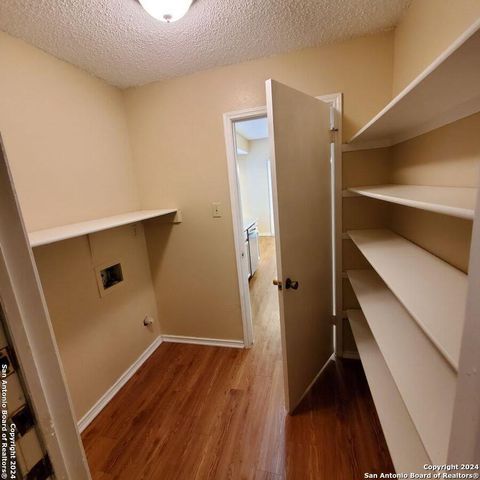 13071 Feather Ridge Dr, San Antonio, TX 78233