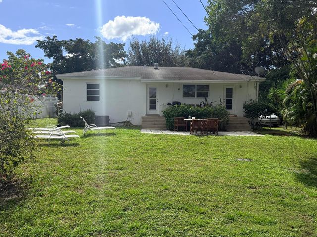 937 Upland, West Palm Beach, FL 33401