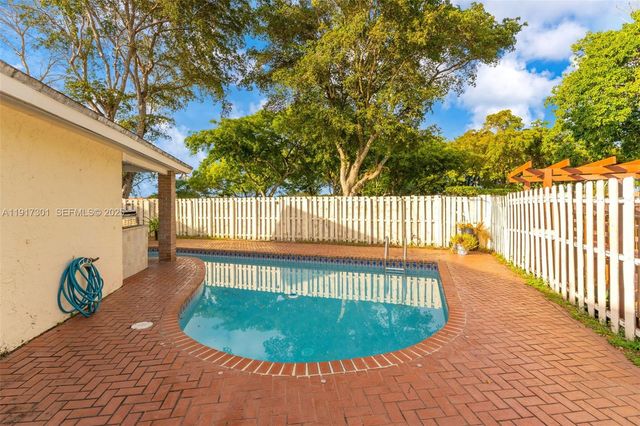 5110 SW 153rd Pl N, Miami, FL 33185