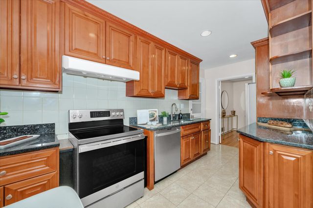 5602 HUNTINGTON PKWY, Bethesda, MD 20814
