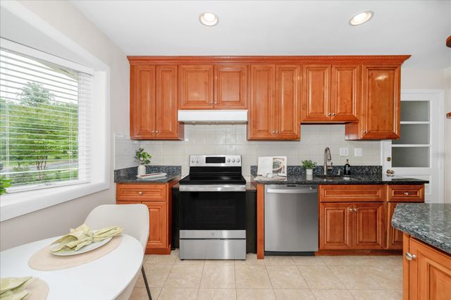 5602 HUNTINGTON PKWY, Bethesda, MD 20814