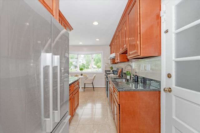 5602 HUNTINGTON PKWY, Bethesda, MD 20814