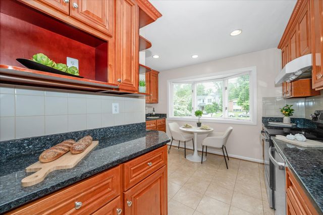 5602 HUNTINGTON PKWY, Bethesda, MD 20814