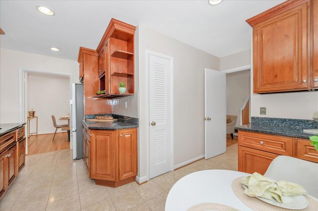 5602 HUNTINGTON PKWY, Bethesda, MD 20814