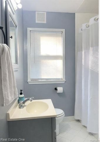 1127 Hoffman Avenue, Royal Oak, MI 48067