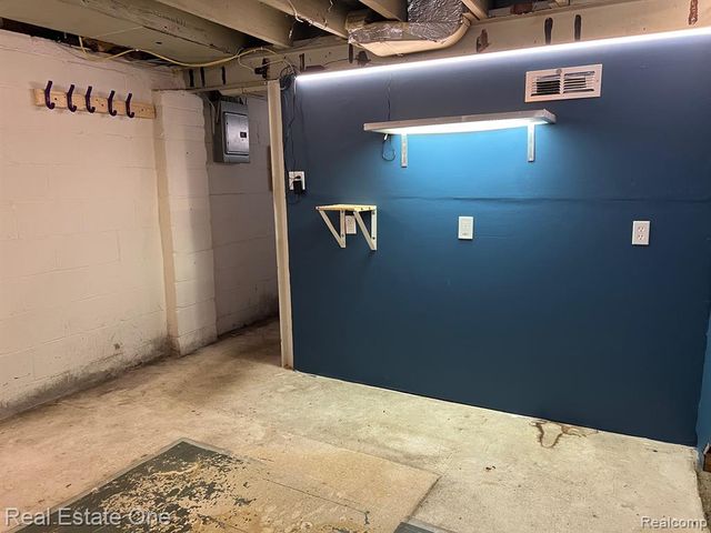 1127 Hoffman Avenue, Royal Oak, MI 48067