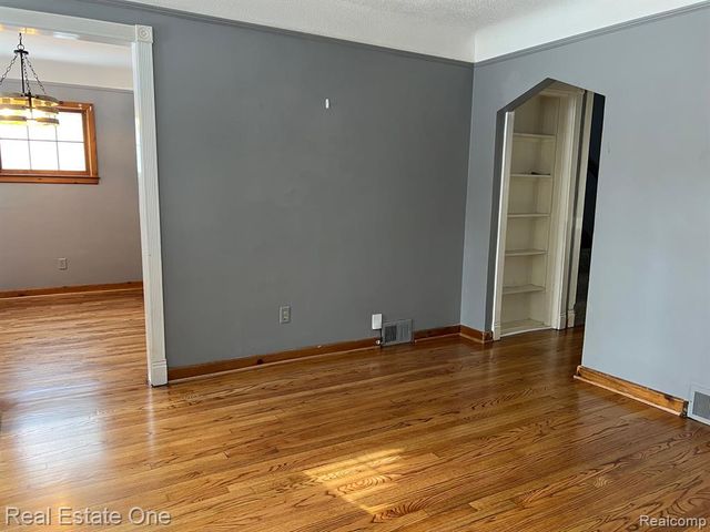 1127 Hoffman Avenue, Royal Oak, MI 48067