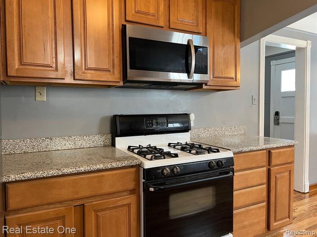 1127 Hoffman Avenue, Royal Oak, MI 48067