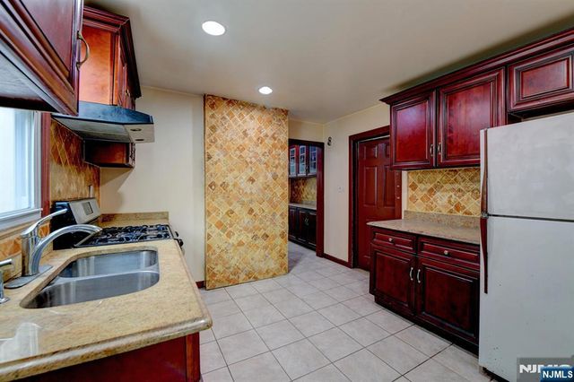 249 4th Street, Newark, NJ 07107