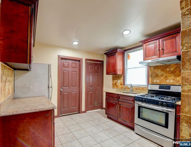 249 4th Street, Newark, NJ 07107