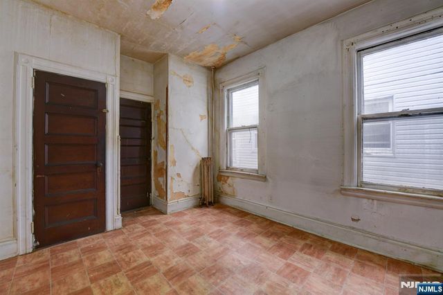 249 4th Street, Newark, NJ 07107