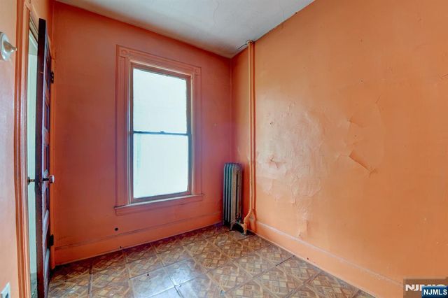 249 4th Street, Newark, NJ 07107