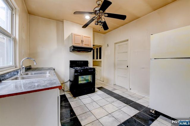 249 4th Street, Newark, NJ 07107