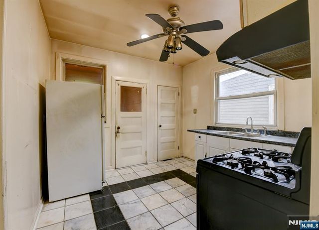 249 4th Street, Newark, NJ 07107