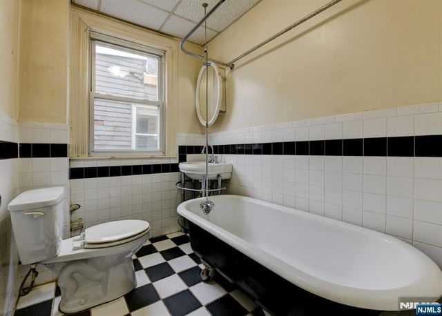 249 4th Street, Newark, NJ 07107