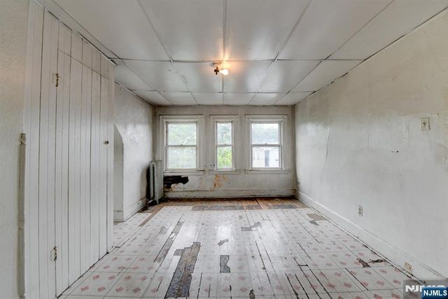 249 4th Street, Newark, NJ 07107