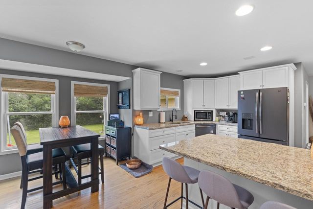 11456 N Solar AVENUE, Mequon, WI 53097