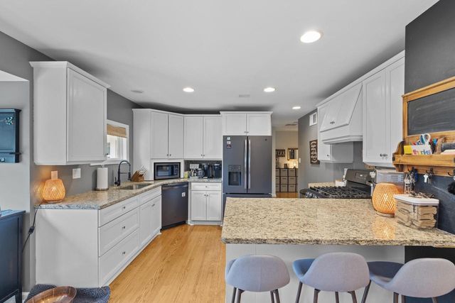 11456 N Solar AVENUE, Mequon, WI 53097